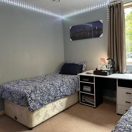 London Gateway Get-Away Leilighet Hounslow Eksteriør bilde